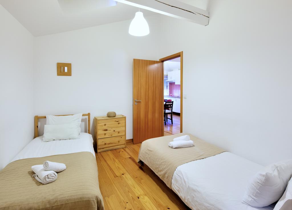 Aparthotel Oporto Entreparedes Bagian luar foto
